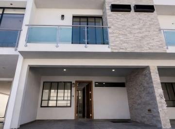 Casa de 4 habitaciones, Zapopan · Casa en Venta Valdepeñas Zapopan