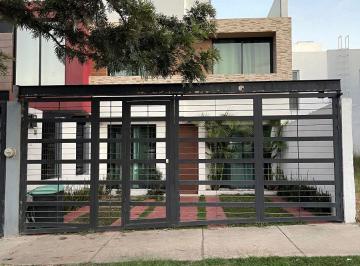 Casa de 3 habitaciones, Zapopan · Casa en Venta en Capital Norte - Madeiras 198