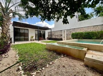 1 · Casa en Venta Equipada con Alberca en El Centro San Sebastian