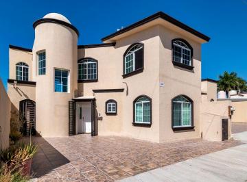 Casa de 3 habitaciones, La Paz · Casa con 3 Recámaras y Estudio en Venta, La Paz, Bcs