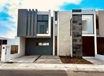 Casa · 215m² · 3 Recámaras · 2 Estacionamientos · Excelente Casa en Venta en Santa Fe Juriquilla, Querétaro