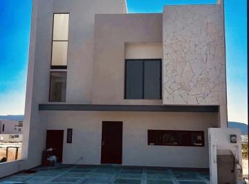 Casa · 270m² · 4 Recámaras · 3 Estacionamientos · Gran Casa con 4ta Recámara en Pb y Roof Garden, en Santa Fe (Valle Juriquilla), Querétaro