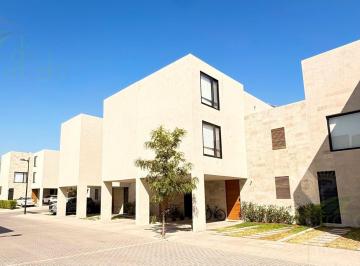 Casa · 216m² · 4 Recámaras · 2 Estacionamientos · Casa 4 Recámaras y Roof Garden, en Privada en Antea, Jurica, Querétaro