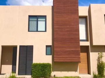 Casa · 121m² · 2 Recámaras · 2 Estacionamientos · Casa en Venta en Privada en Altos Juriquilla, Querétaro