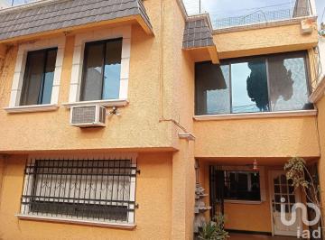Casa · 239m² · 4 Recámaras · 3 Estacionamientos · Casa en Renta Brujas Coapa