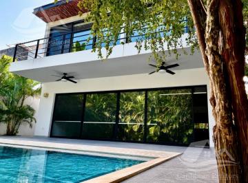 Casa · 340m² · 4 Recámaras · Casa en Venta en Lagos del Sol Cancun