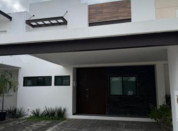 Casa · 256m² · 3 Recámaras · 3 Estacionamientos · Casa en Venta en Aqua Cancun