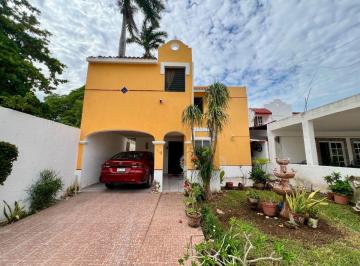 Casa de 3 habitaciones, Mérida · Casa en Venta, de 3 Recámaras, en Privada Dentro de La Ciudad, en Chuburná.