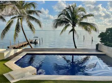 Casa · 425m² · 4 Recámaras · Casa en Venta en Las Quintas Zona Hotelera Cancun