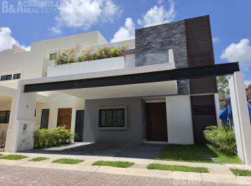 Casa · 291m² · 4 Recámaras · 3 Estacionamientos · Casa en Venta y Renta con Alberca y Recámara en Planta Baja en Vía Cumbres - Cancún