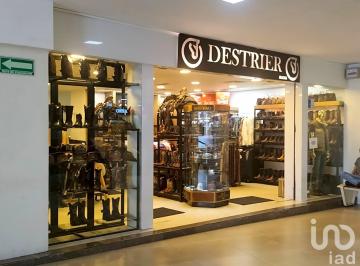 Local comercial · 90m² · 10 Estacionamientos · Local Comercial Plaza del Zapato Leon Gto