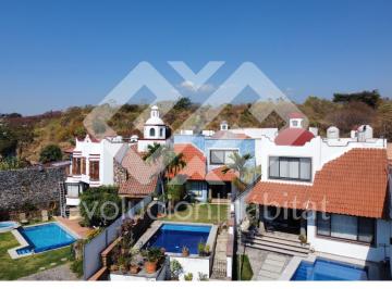 Casa de 4 habitaciones, Cuernavaca · Casa Sola en Venta en Jardines de Cuernavaca, Morelos en Privada con Reja Electrica