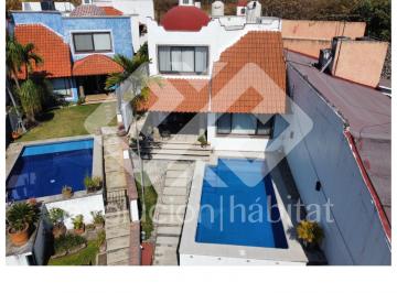 Casa de 4 habitaciones, Cuernavaca · Casa Sola en Venta en Jardines de Cuernavaca, Morelos en Privada con Reja Electrica