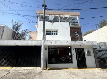 Casa · 345m² · 3 Recámaras · 4 Estacionamientos · Casa en Venta, Satélite Naucalpan, Estado de México