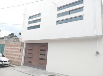 Casa · 245m² · 3 Recámaras · 2 Estacionamientos · Casa en Venta en San Juan Tilapa, Toluca