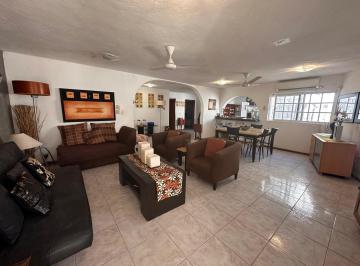 Casa · 205m² · 3 Recámaras · 3 Estacionamientos · Casa en Donceles Puerto Juarez Cancún