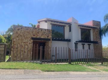 Casa en condominio · 535m² · 3 Recámaras · 3 Estacionamientos · Casa en Condominio en Ixtapan de La Sal