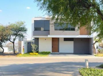 Casa · 257m² · 3 Recámaras · 2 Estacionamientos - Verónica Aguilar González · Casa en Venta Lomas 4 El Molino