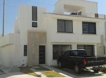 Casa de 3 habitaciones, León · Hermosa Casa en Esquina