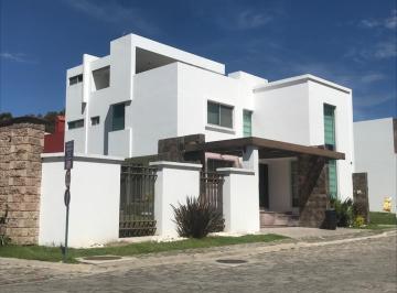 Casa · 250m² · 3 Recámaras · 2 Estacionamientos · Casa en Renta en Cholula Puebla