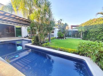 Casa de 6 habitaciones, Cuernavaca · Casa con Departamento en Fraccionamiento Junto Al Rio