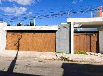 Casa · 478m² · 4 Recámaras · 3 Estacionamientos · Residencia de Lujo en Venta, de Una Planta, Ubicada en Montes de Ame