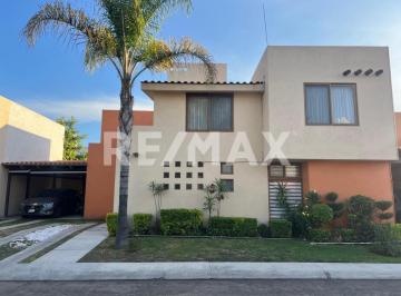 Casa en condominio · 301m² · 4 Recámaras · 3 Estacionamientos · Se Vende Hermosa Casa en Zona Puerta Real Corregidora - (4)