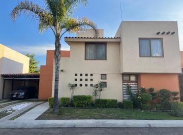 Casa en condominio · 301m² · 4 Recámaras · 3 Estacionamientos · Se Vende Hermosa Casa en Zona Puerta Real Corregidora - (4)