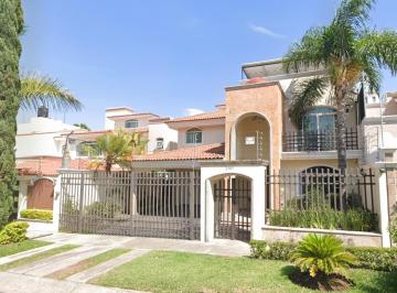 Casa de 4 habitaciones, Zapopan · Lasm56 - Casa en Venta en Fraccionamiento Bugambilias – Amplia y Familiar