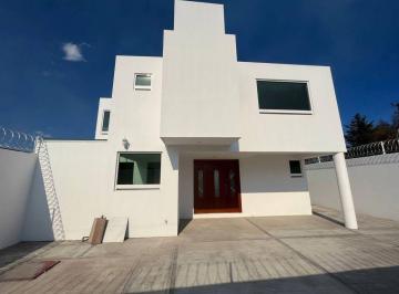 Casa · 240m² · 3 Recámaras · 3 Estacionamientos · Casa en Venta en Zinacantec