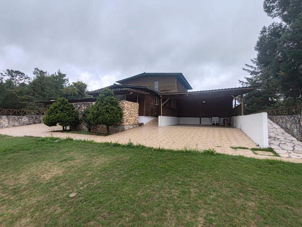 Precioso Rancho de 9 Has con Chalet Amueblado, Granero, Estanque, Bosque de Pinos