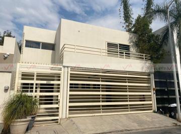 Casa · 208m² · 3 Recámaras · 2 Estacionamientos · Casa en Renta en Monterrey