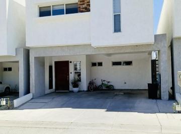 Casa · 230m² · 3 Recámaras · 2 Estacionamientos · Casa en Venta Rinconadas del Valle