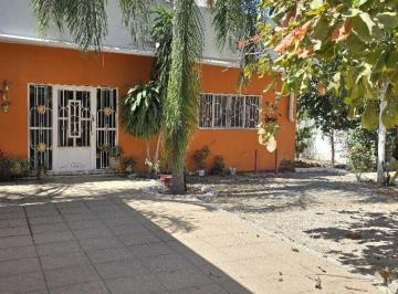 Casa de 3 habitaciones, Temixco · Casa Habitación con Alberca y Local Comercial