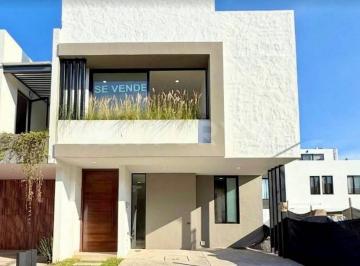 Fachada · Casa en Venta en Bosques de Santa Anita