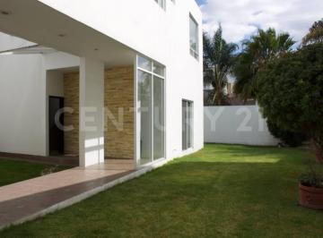 Casa · 305m² · 3 Recámaras · 3 Estacionamientos · Renta de Casa Zona Lomas de Angelopolis I Cluster 777