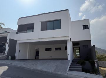 Casa · 370m² · 3 Recámaras · Casa Nueva en Venta Milagros de Valle Alto