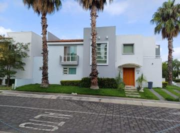 Casa en condominio de 3 habitaciones, Zapopan · Casa en Venta Dentro de Coto en Jardín Real, Zapopan