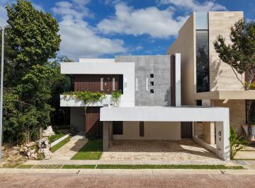 Casa · 343m² · 4 Recámaras · 2 Estacionamientos · Casa en Venta en Residencial Via Cumbres