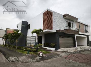 Casa · 275m² · 3 Recámaras · 2 Estacionamientos · Casa en Fraccionamiento Las Palmas