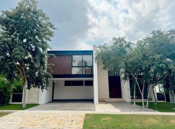 Casa en condominio · 550m² · 5 Recámaras · 4 Estacionamientos · Preventa Residencia en Privada con Amenidades en Yucatán Country Club en Mérida