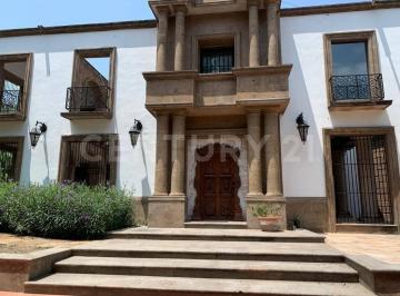 Quinta · 815m² · 6 Recámaras · 11 Estacionamientos · Quinta en Venta en Col. Centro Benito Juarez en Juarez Nuevo Leon