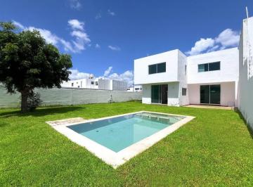 Casa · 282m² · 3 Recámaras · 3 Estacionamientos · Casa en Dzitya con Gran Terreno