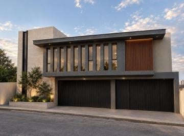 Casa de 3 habitaciones, San Luis Potosí · Casa con Alberca en Venta en La Loma Club de Golf | 3 Recámaras | Precio de 35 Mdp