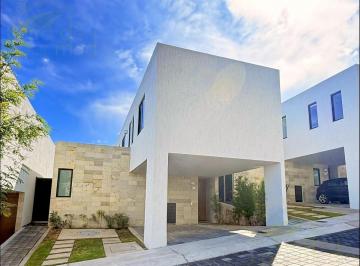 Casa · 155m² · 3 Recámaras · 2 Estacionamientos · Casa 3 Recamaras Sala Tv en Venta en Privada en Zibata, Querétaro
