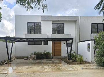 Casa · 238m² · 3 Recámaras · 2 Estacionamientos · Casa en Venta Dentro de Residencial, Mérida