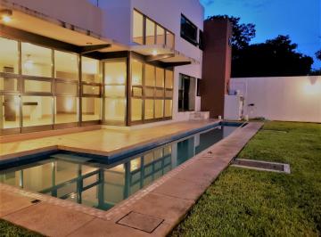 Casa · 390m² · 3 Recámaras · 2 Estacionamientos · Casa en Venta Dentro de Residencial, Colegios Cancún