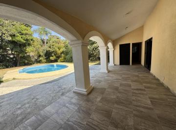 Casa · 396m² · 3 Recámaras · 3 Estacionamientos · Casa en Fraccionamiento Lomas de Cuernavaca