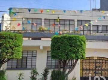 Casa · 420m² · 7 Recámaras · 3 Estacionamientos · Casa en Venta en Clavería, Azcapotzalco