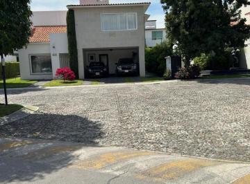 Casa · 320m² · 3 Recámaras · 4 Estacionamientos · Casa en San Jorge Pueblo Nuevo